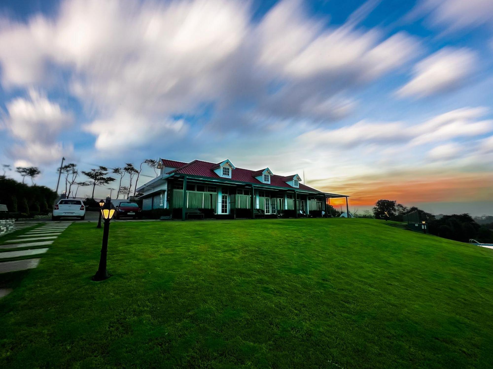 Cloudy Court Resort Idukki Esterno foto